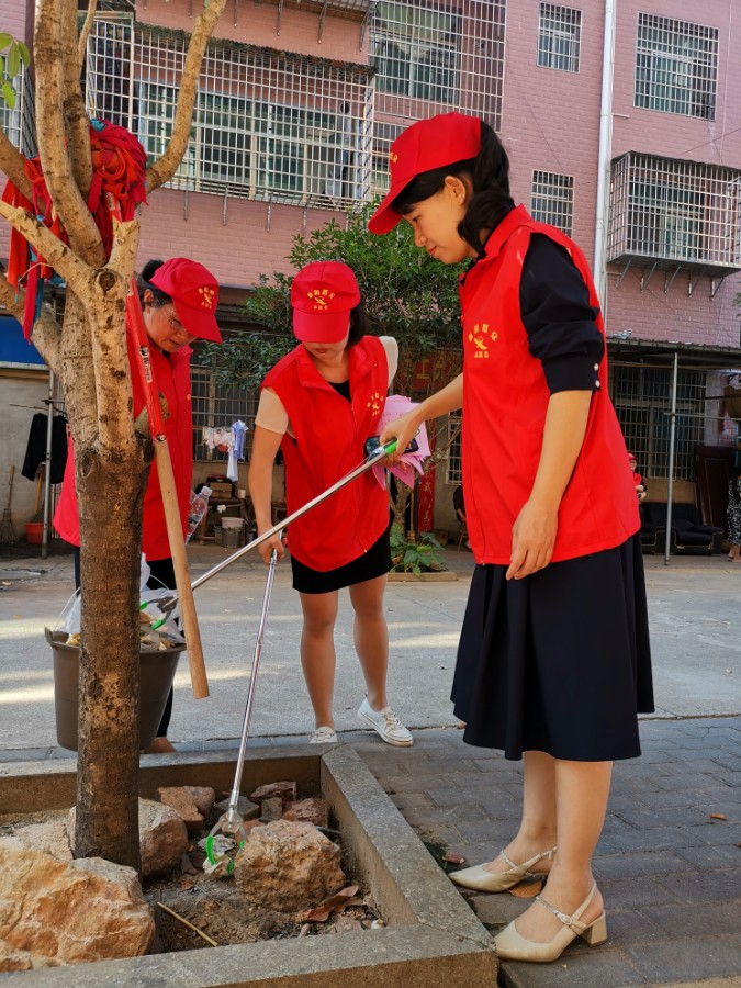 部长参与文明创建5.jpg