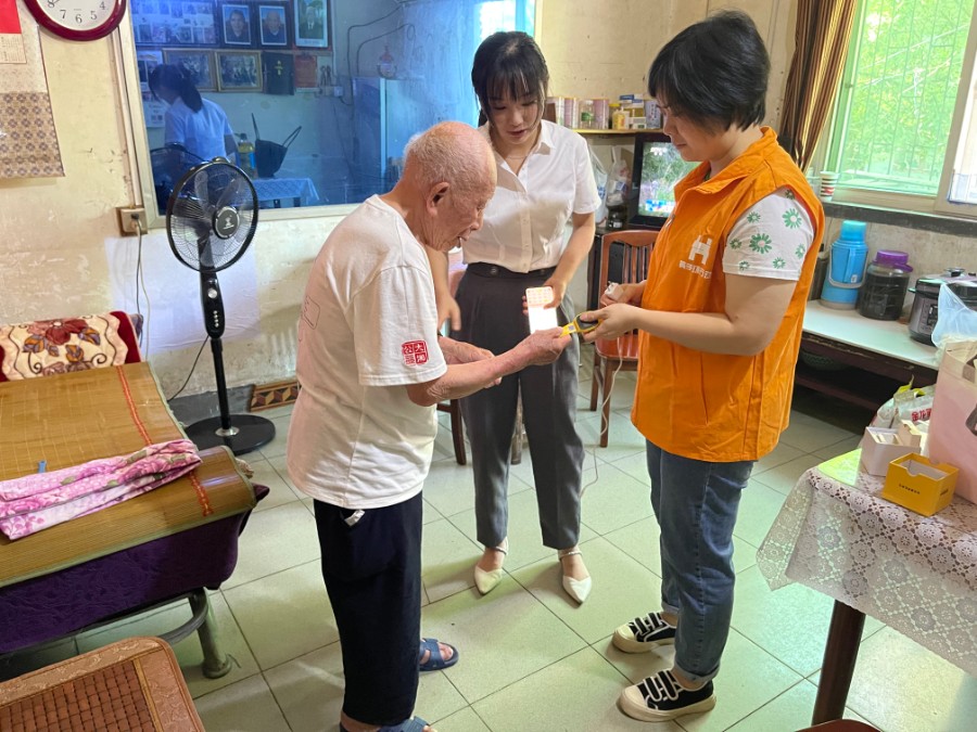 黎凤兰.jpg